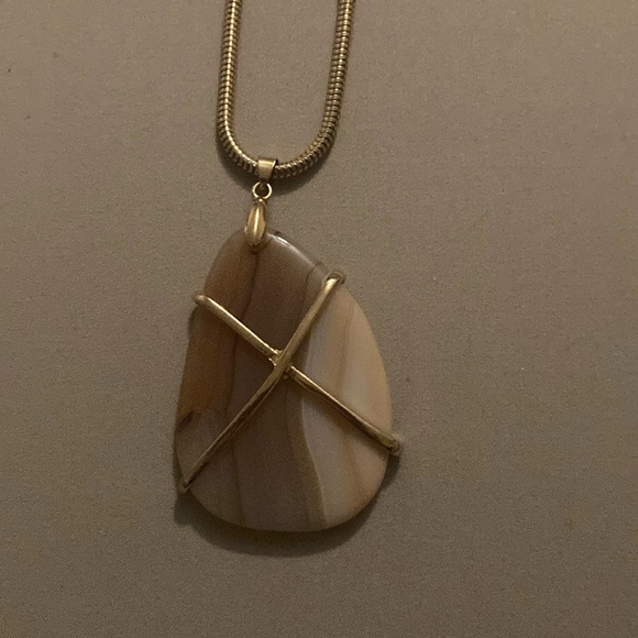 women’s statement necklace large stone on gold colored chain - Picture 1 of 6